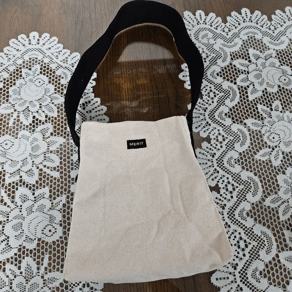Merit Bag - Picture 2 of 9